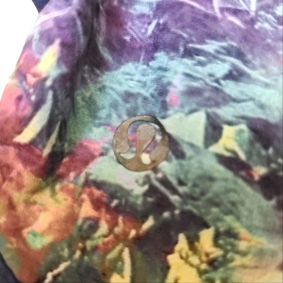 Lululemon 752 Run: Speed Short *4-way Stretch Iridescent Multi / Deep Navy sz 6 - Picture 5 of 9